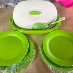 Tupperware Serving Set