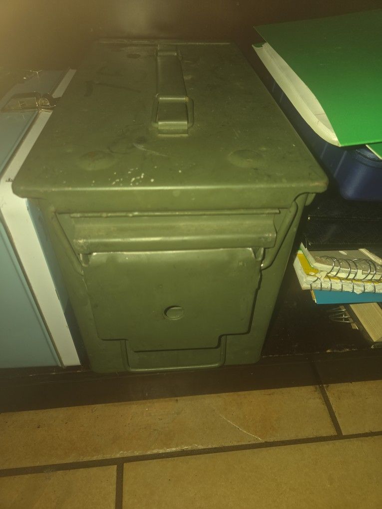 Metal Ammo.vtg Container 4 Ammo Military