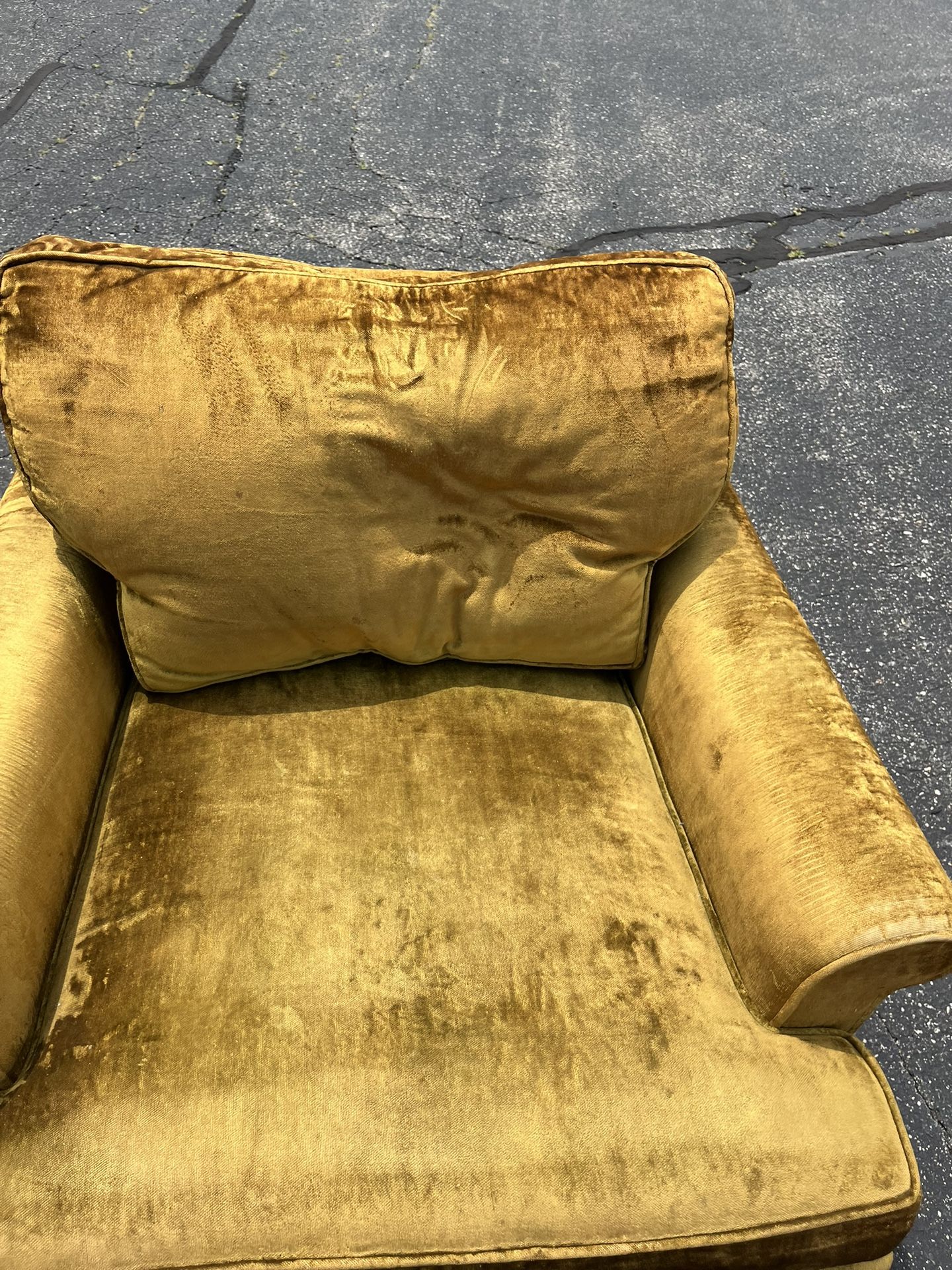 Vintage Gold Velvet Tufted Chair