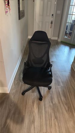 Office Chair — 10$