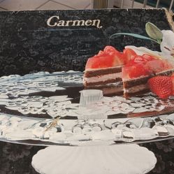 Vintage New in open box. Mikasa "Carmen" crystal cake stand, torte plate on a foot pedestal with satin finish. Walther Glas. Floral pattern with embos