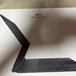 iPad Pro 12.9 Magic Keyboard 