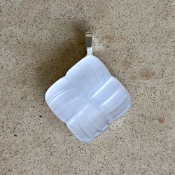 💠 Beautiful, frosted glass looking pendant made from a vintage plastic cabochon