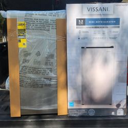 Vissani Mini Fridge -BRAND NEW 