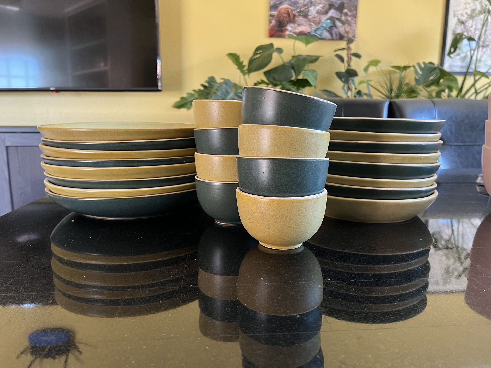 Urban Outfitters Home Dinner Plates Salad Plates Icecream Bowls