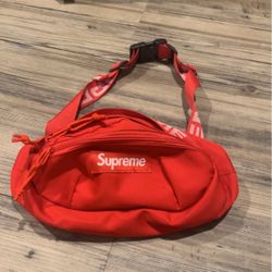 SUPREME waist bag for Sale in Glen Head, NY - OfferUp