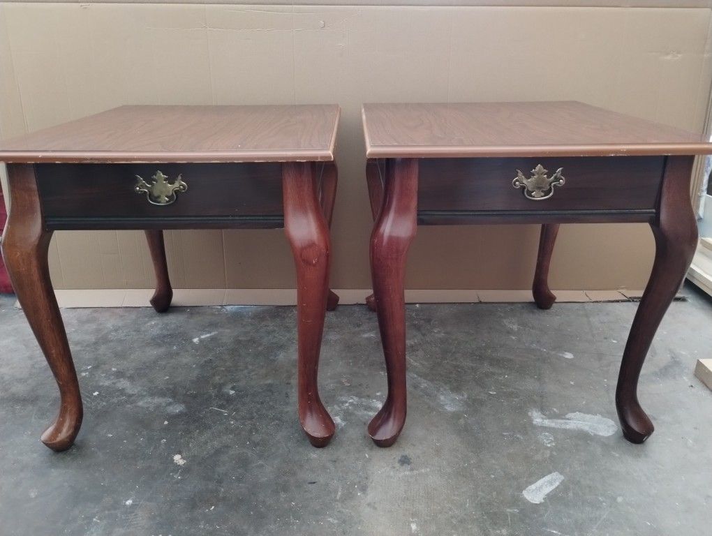 Set of two End Tables