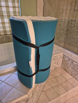 REALLY NICE YOGA MAT! THICK/SOFT $10