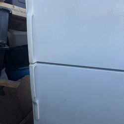 Refrigerator White Color Large Zize.