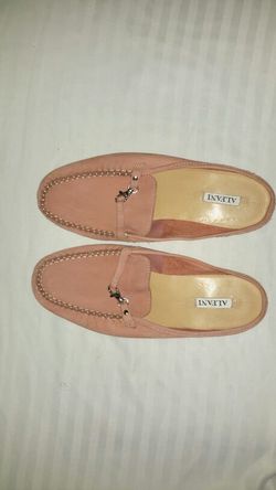 Size 9m....... like new AlFani