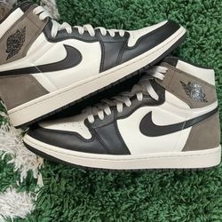 Retro Jordan 1 High Mocha Size 10