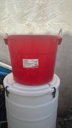 Red 18 Gallon Plastic Tub With Rope Handles