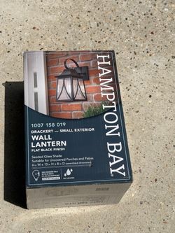 HAMPTON BAY Drackert small exterior wall lantern