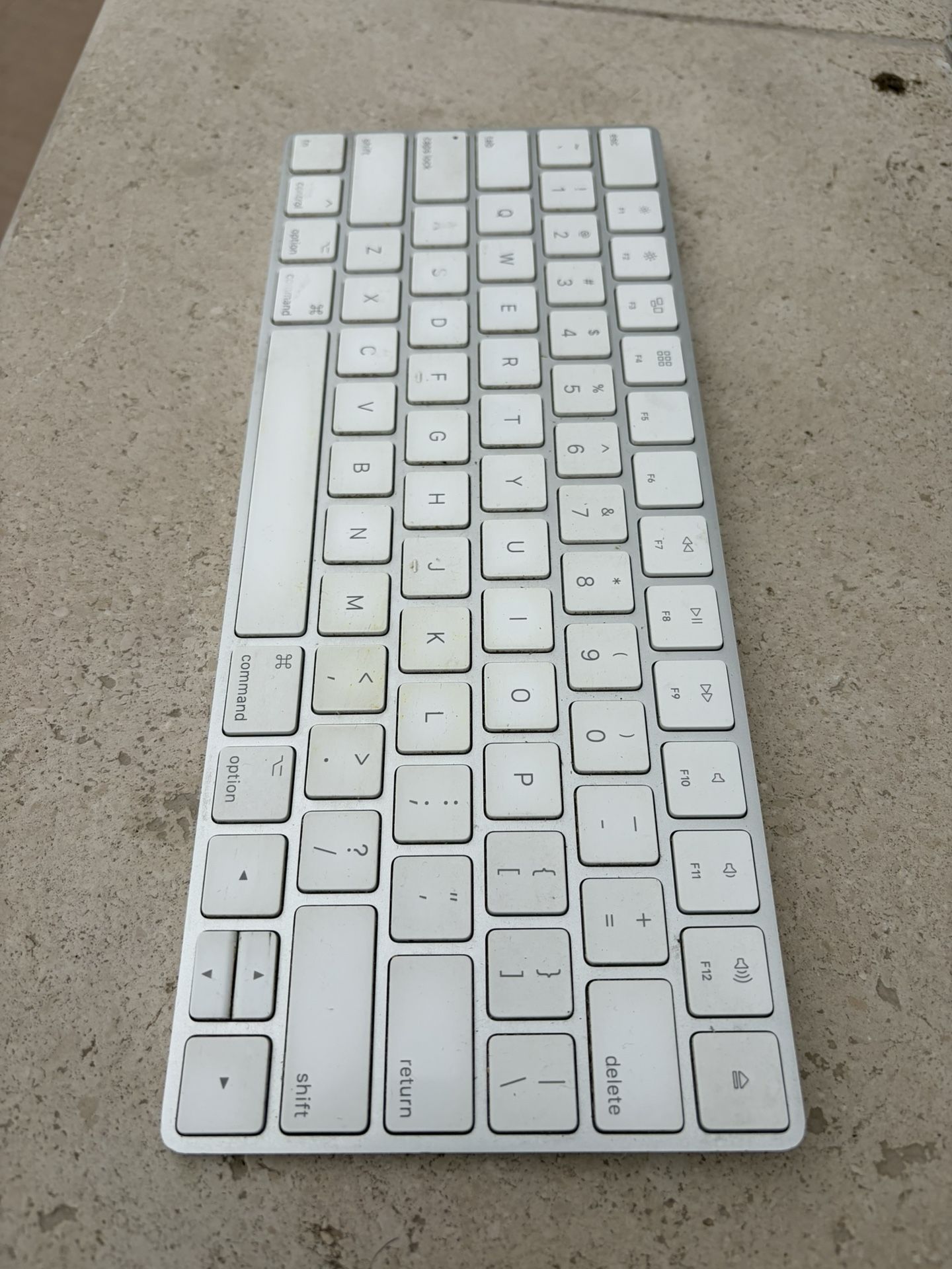 Apple Keyboard White
