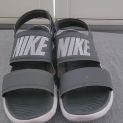 woman nike sandals