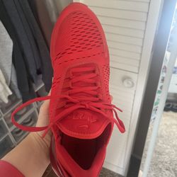 Red Nike air max 270