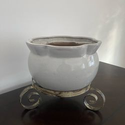 Ceramic planter with base   