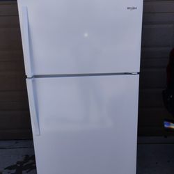 Refrigerator Whirlpool Like New 