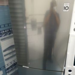 LG  side 28 botton freezer brand new 1 year manucfature warranty botton freezer 