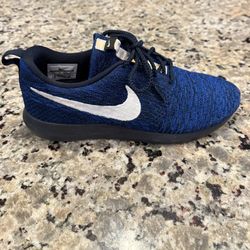 Men Nike Roshe Run Flyknit Size 9 