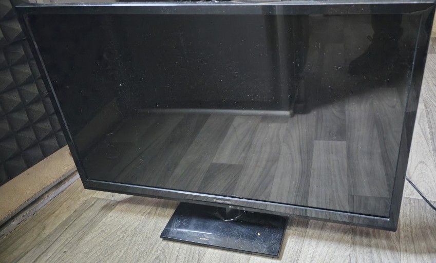 Panasonic TV 32" Inch FULL HD