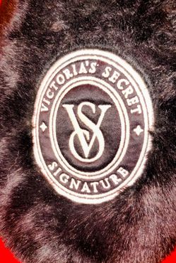 🌹 Signature Victoria's Secret Black Faux Fur Slippers🌹