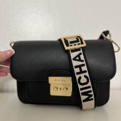 Crossbody purse 