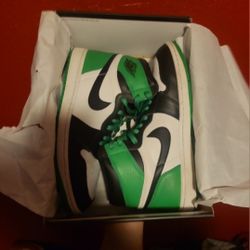 NEED GONE size 9.5 Jordan 1 Lucky Greens