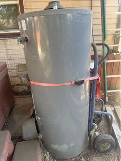 75 Gallon natural gas water heater. used for 60-90 days before upgrading to tankless on a new home! OPEN TO OFFERS