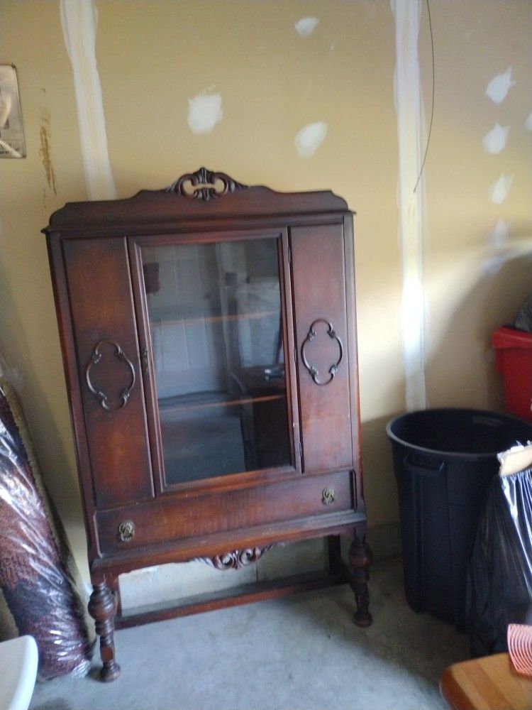100+ Yr Old Curio