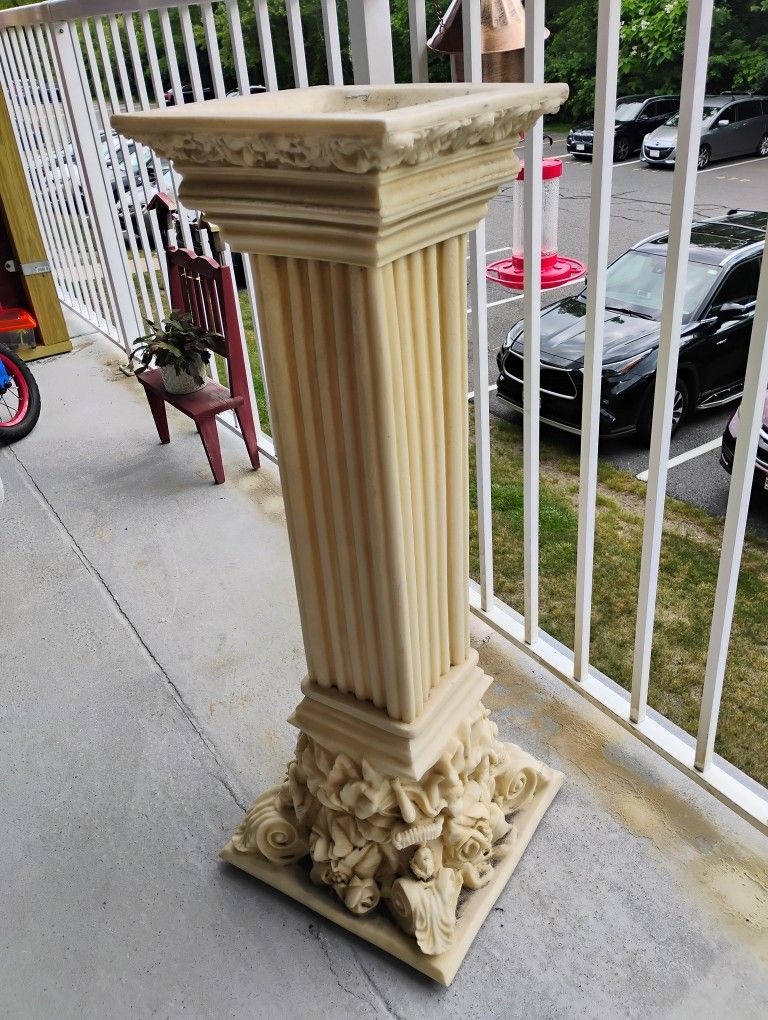 BEAUTIFUL COLUMN PLANT STAND CHERUBS ON BOTTOM/NOT CONCRETE BUT ITS HEAVY/ ONE SMALL PIECE AT THE BOTTOM NEEDS TO BE GLUED OTHERWISE GREAT CONDITION