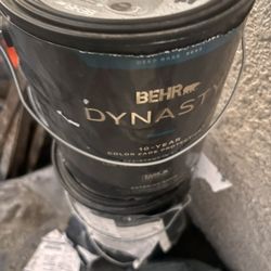 5 Gallons Of Behr  Paint Pintura 
