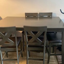 Kitchen Table. 6 Chairs 