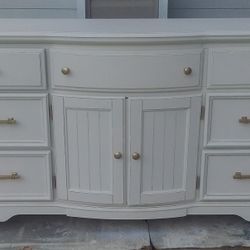 Stunning Cherry Bow Front Triple Dresser with 9 Drawers