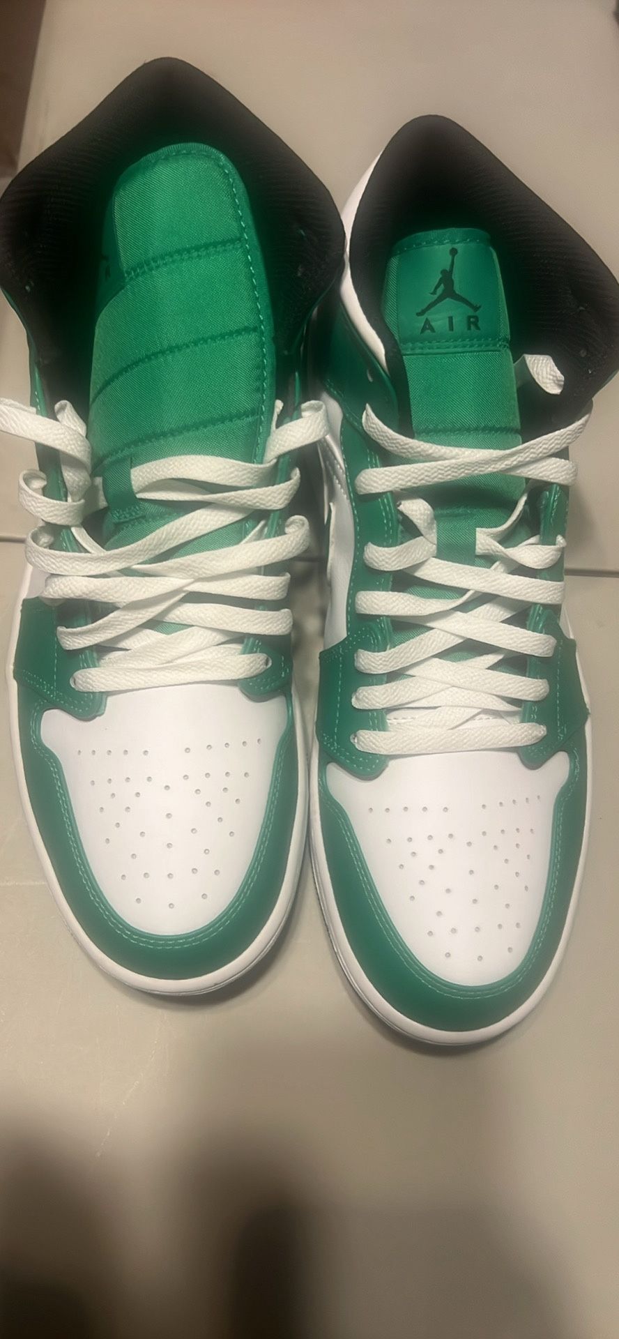Jordan 1 Mid Lucky Green