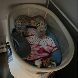 4 Moms Bassinet 