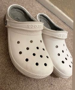 Woman size 9 Crocs