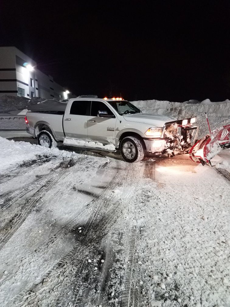 SNOW PLOW DRIVERS OPERATORS LABORS SHOVELRS WANTED