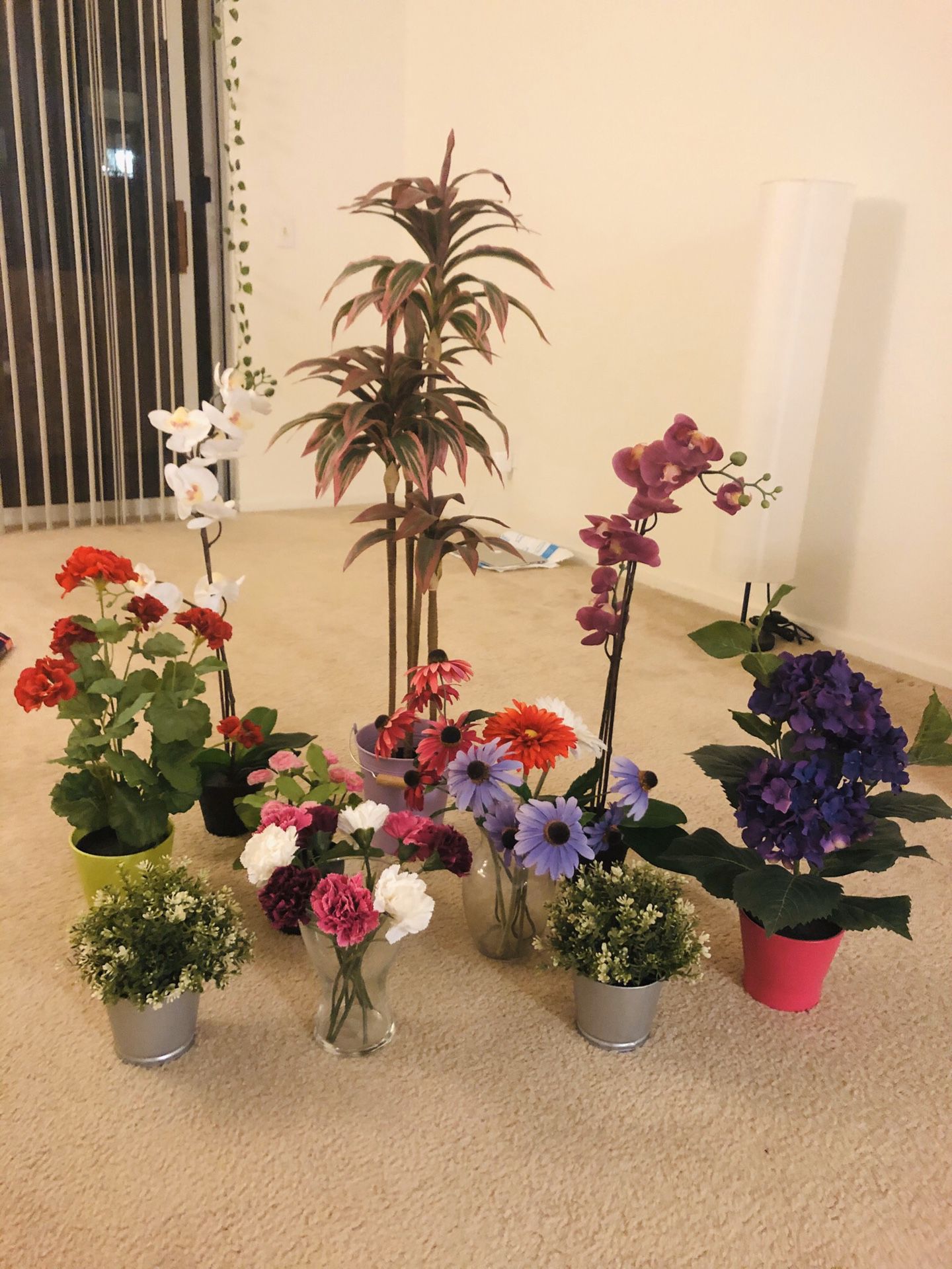 Artificial plants with pot/vase