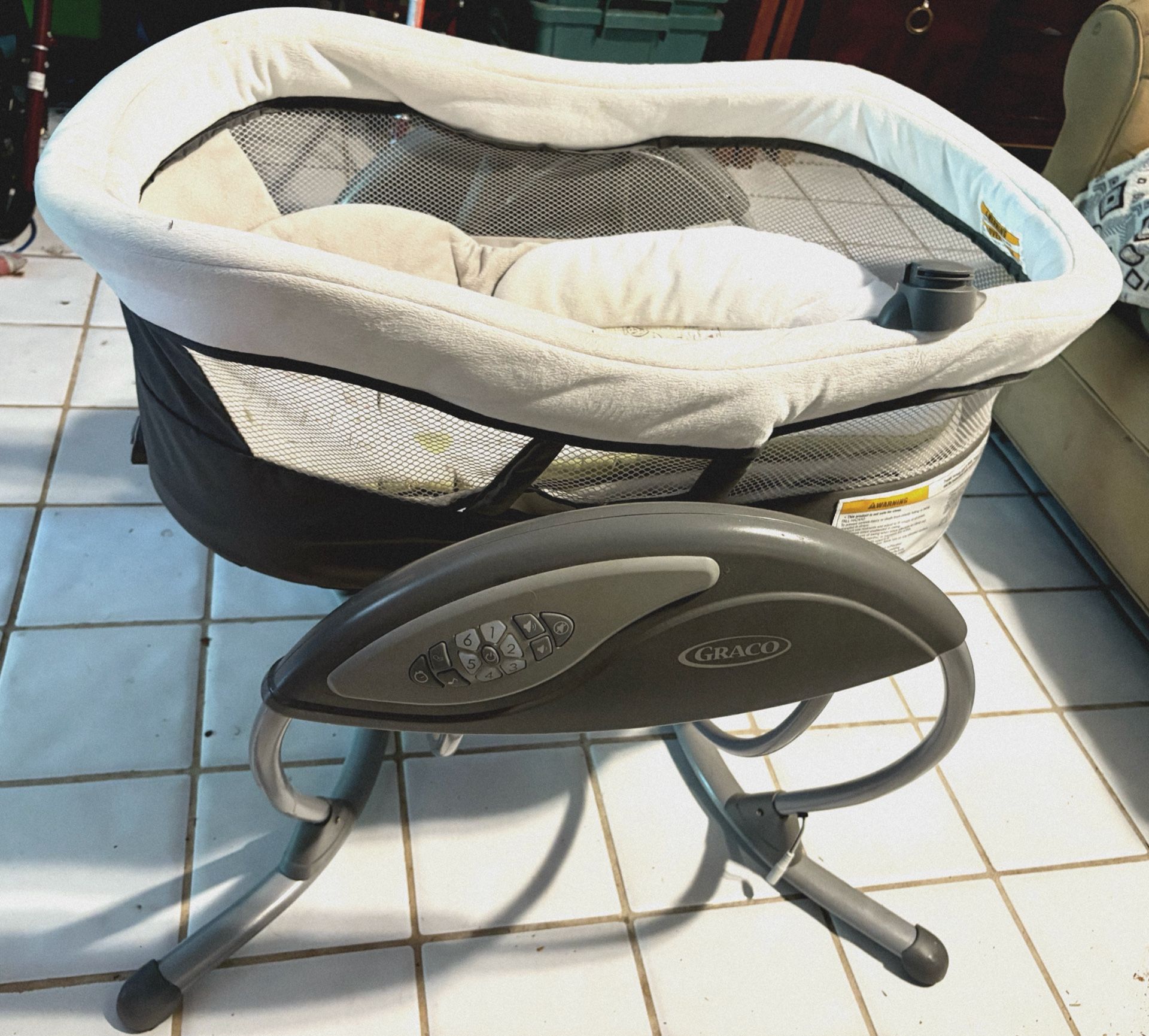 Graco Duoglider Swinging Bassinet