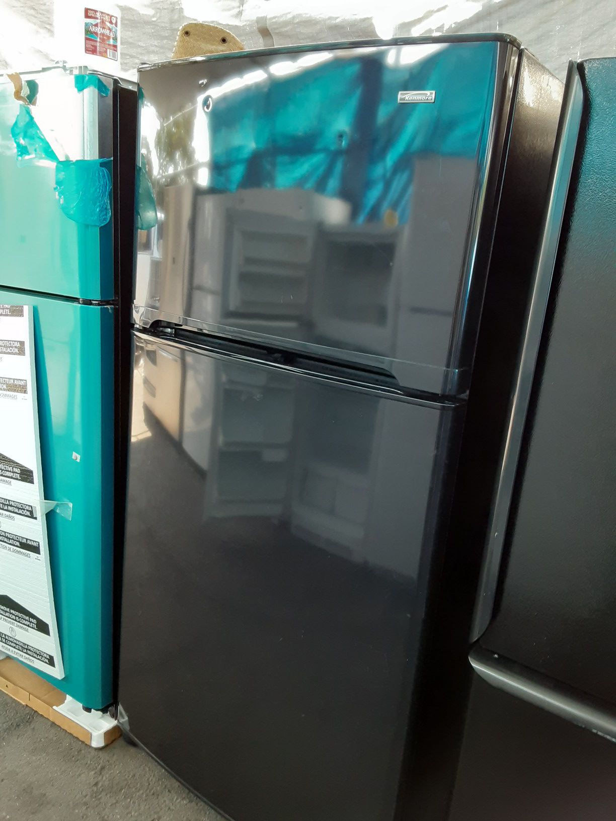 $299 black Kenmore 20 cubic fridge measures 33 inches wide includes delivering the San Fernando Valley a warranty installation