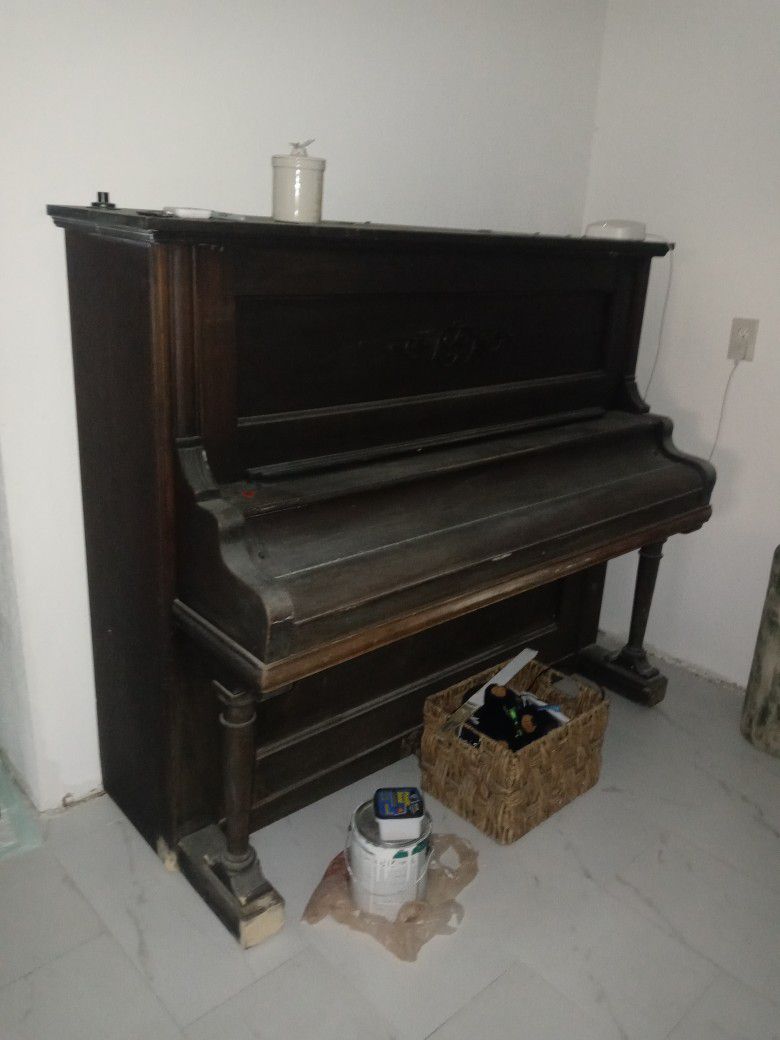 Free Uptight Piano From 1889