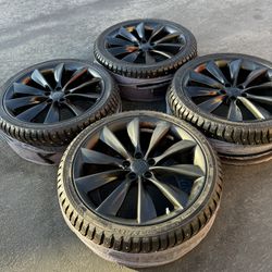 Original Tesla Model S 21” Wheels With Winter / Snow Tires Practically Brand New