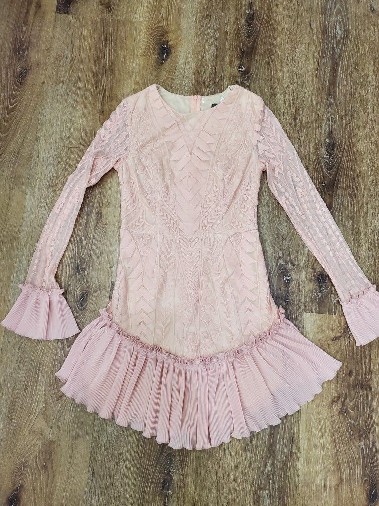 BLUSH LONG SLEEVE LACE SHORT DRESS SZ M
