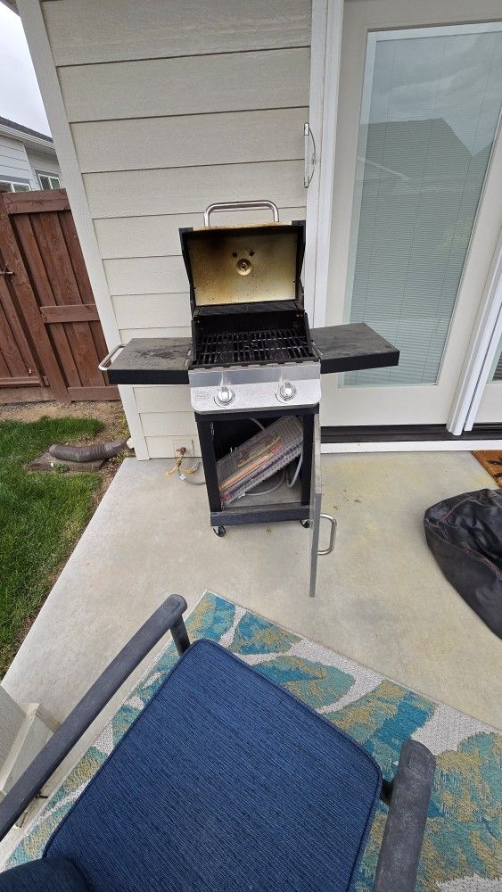 Dyno-Glo Two Burner LP GAS THIS NOT A PROPANE BBQ Grill