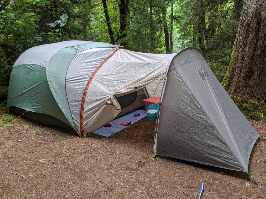REI hobitat 6 person tent with Kingdom Garage - Sleeps Up to 6