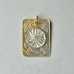 6 gorgeous new and vintage shell charm pendants