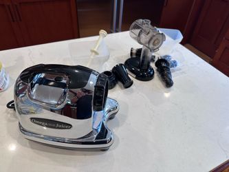 Omega 8006 auger juicer