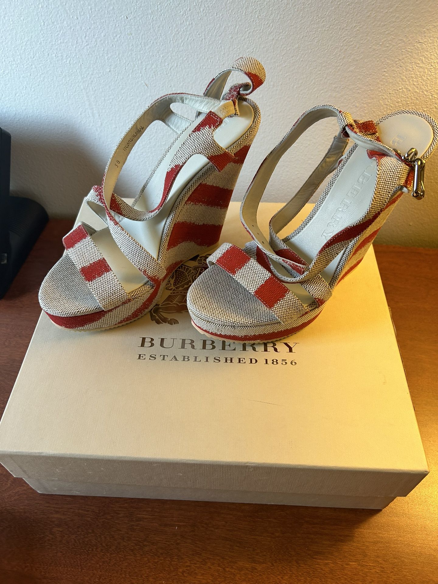 Burberry Farrah Coral Red
