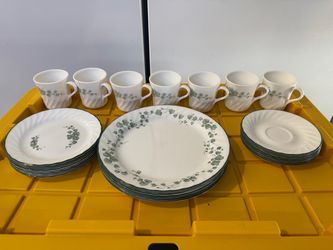 Vintage Corelle Callaway Green Ivy 30-Piece Dinnerware Set
